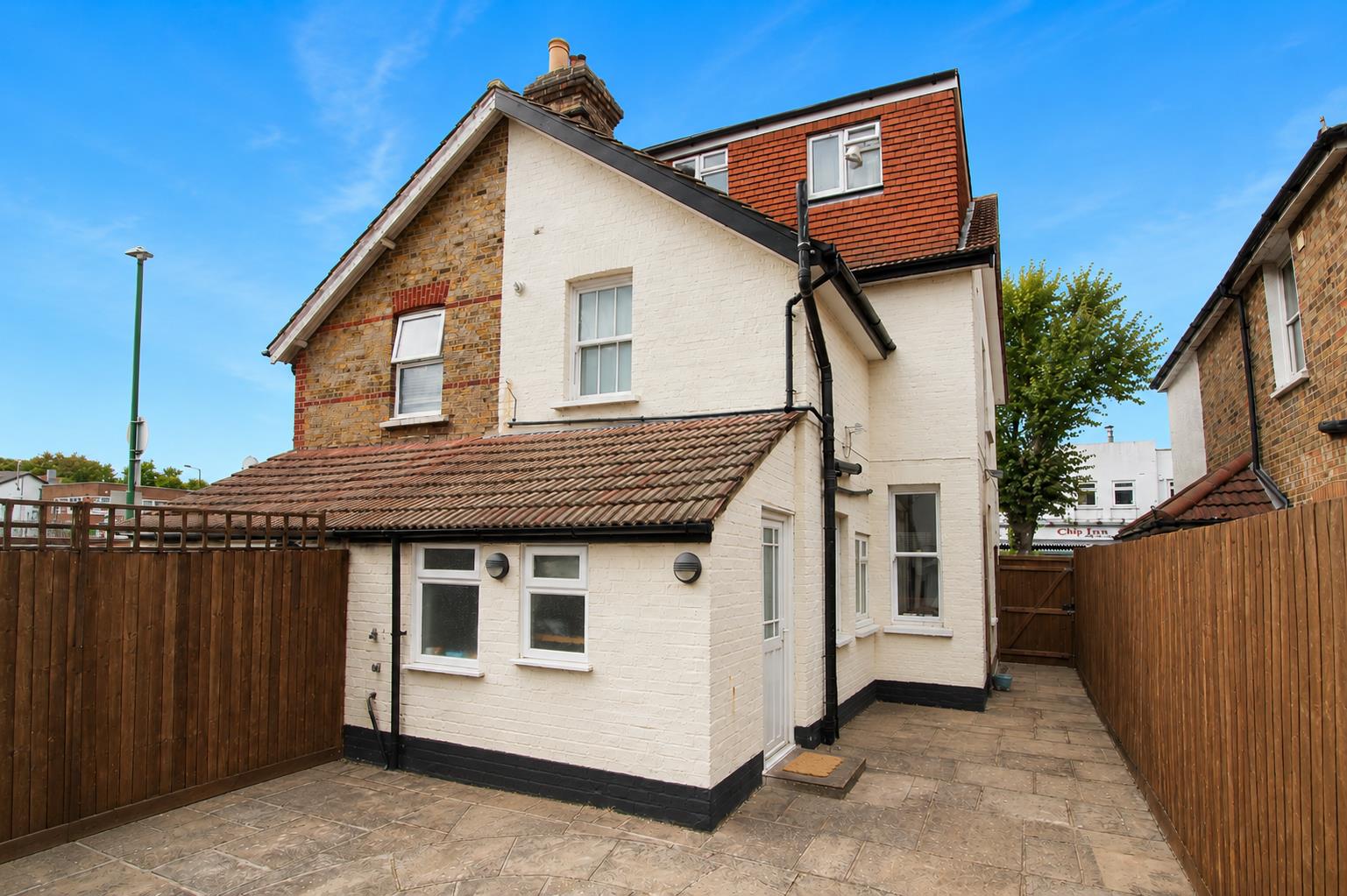 4 bed property in Westmead road, Sutton